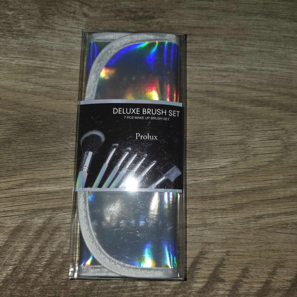 Prolux Deluxe 7 Pc Makeup Brush Set with Holographic Case